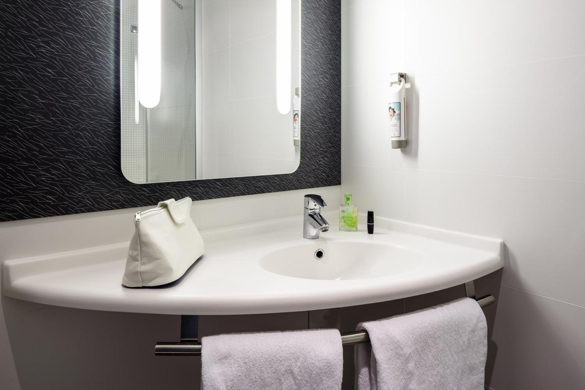 Double Room,1587503205:JPEG